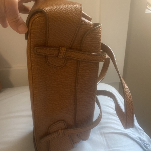 Tod’s tan leather baguette style bag in EUC - Picture 4 of 7